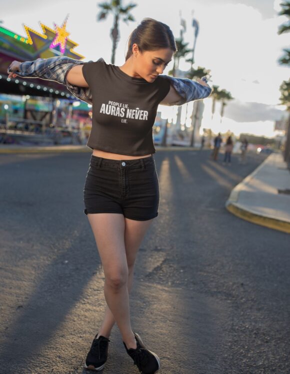 AURAS NEVER LIE TYPOGRAPHY CROP T-SHIRT - Image 4