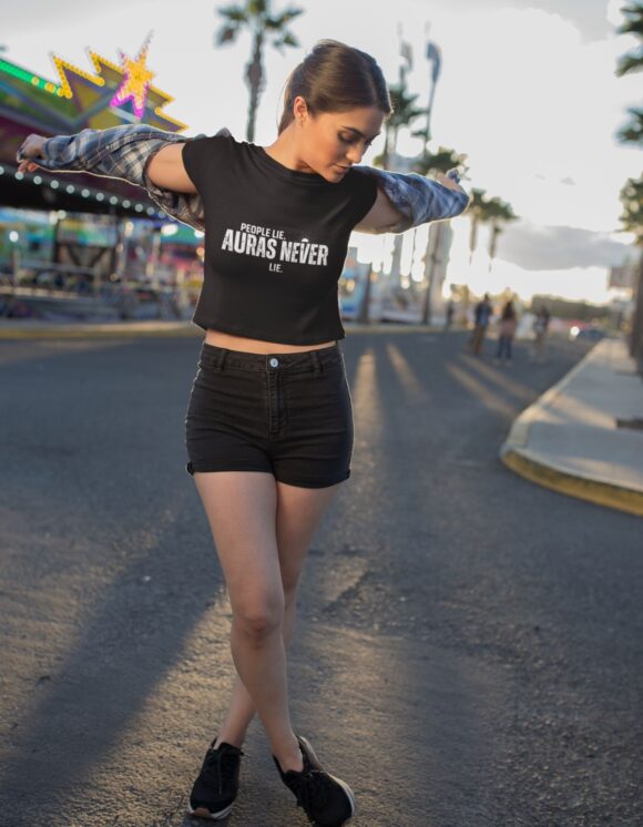 AURAS NEVER LIE TYPOGRAPHY CROP T-SHIRT - Image 2
